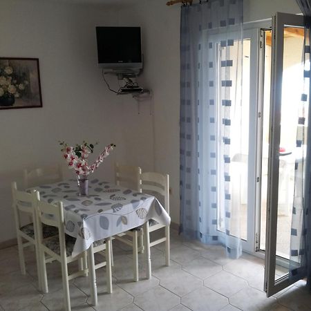 Apartments "Sea View" Miki & Ivana Bol Cameră foto